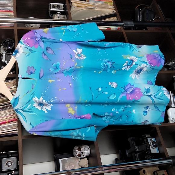 VTG Plus Sz Silky Floral Top - Picture 4 of 5